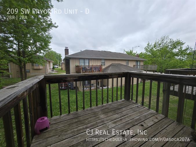 Building Photo - 209 SW Pryor Rd
