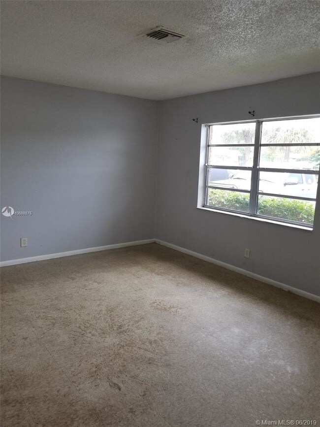 Foto del edificio - 7960 SW 10th Ct