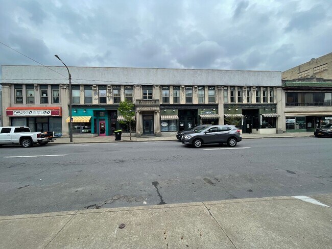Foto del edificio - 346 Adams Ave