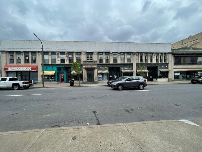 Building Photo - 346 Adams Ave
