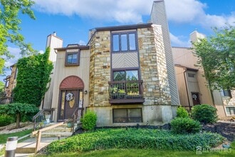 Building Photo - 217 Silver Ln