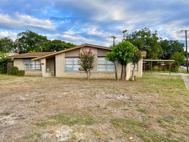 Building Photo - 4539 Eisenhauer Rd
