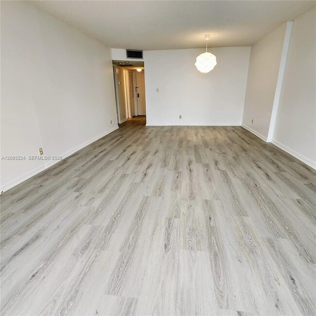 Building Photo - 18151 NE 31st Ct