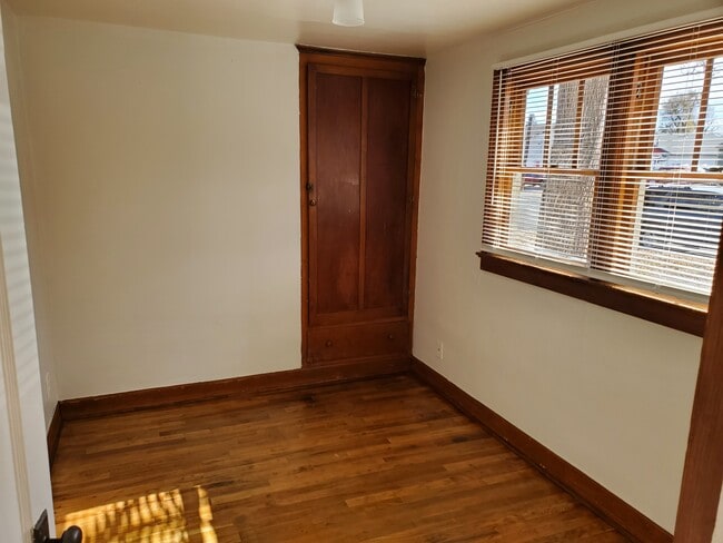 Foto del edificio - 900 E Myrtle St