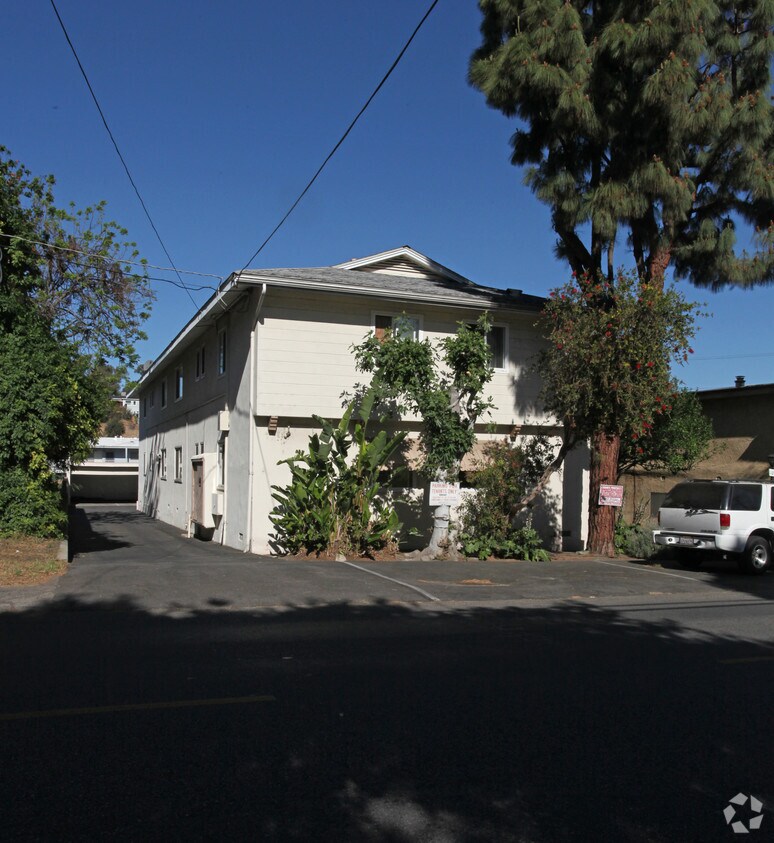 Foto del edificio - 10647 Sherman Grove Ave