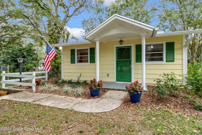 Foto del edificio - 6725 Blue Jay Ln