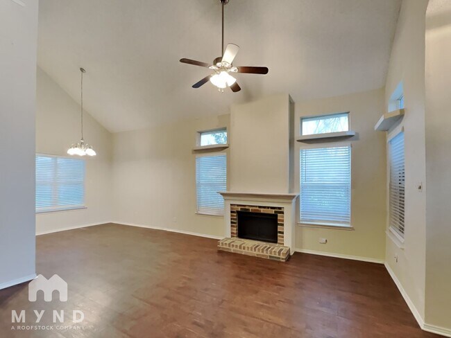 Foto del edificio - 6428 Fern Meadow Dr