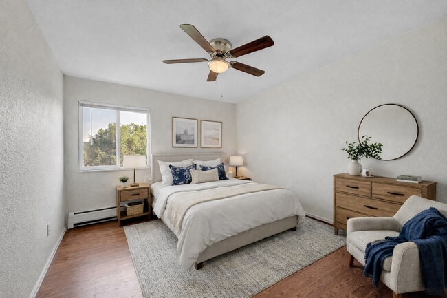 Foto del edificio - $940.95 with Half Off the first month's rent, 1 Bed, 1 Bath, Condo in Denver with Cozy Fireplace!