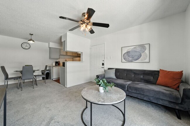 Foto del edificio - 1071 Clayton Ln
