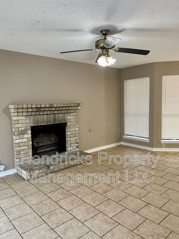 Foto del edificio - 9836 Ardash Ln