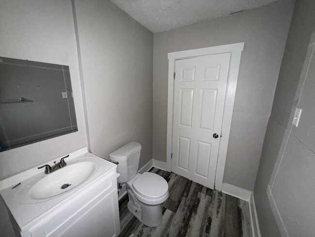 Photo - 1057 College St- House
