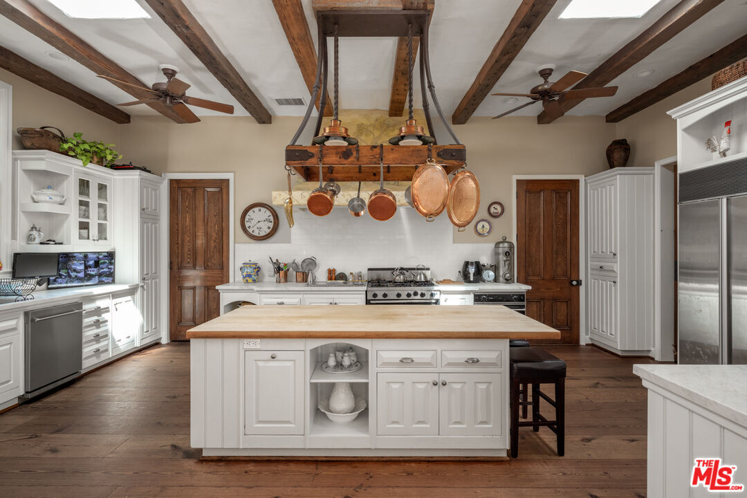 Foto principal - 1001 Rivas Canyon Rd
