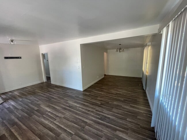 Building Photo - 377 Tusher St