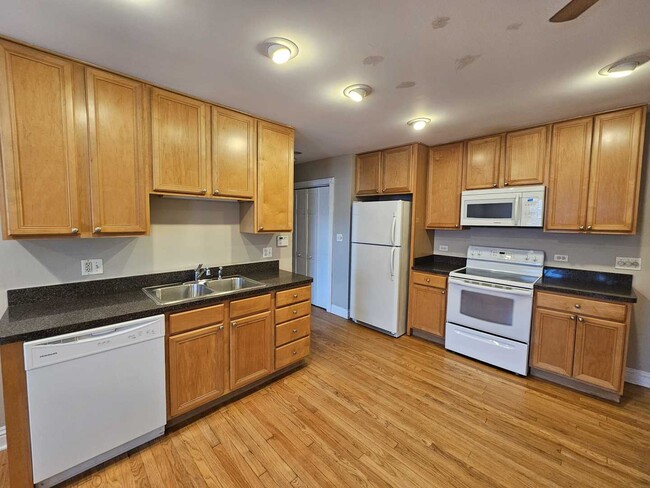 Building Photo - 5225 N Ashland Ave