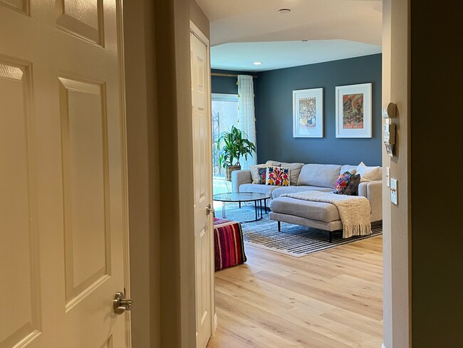 Foto del edificio - 3636 Jasmine Ave