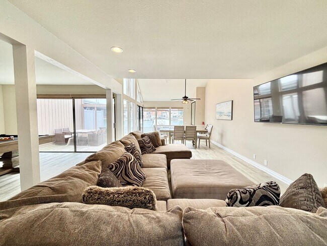 Foto del edificio - Oxnard | 3 Bed 2.5 Bath | Harborfront Have...