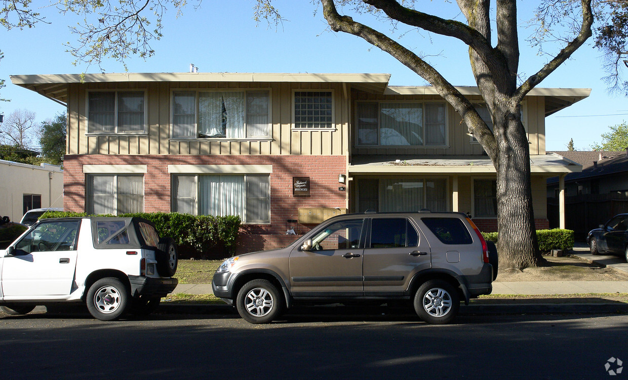 Primary Photo - Redwood Manor Apartments