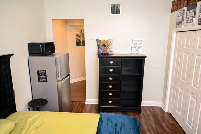 Foto del edificio - 604 Morrill Ct