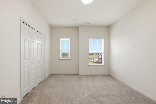 Foto del edificio - 5002 Pebble Ln W