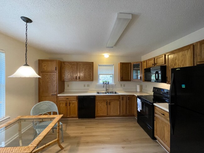 Building Photo - 801 Fox Den Ct