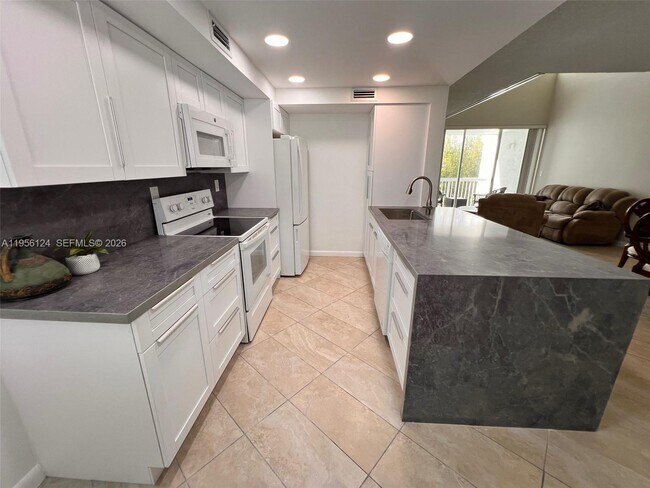 Foto del edificio - 4878 NW 97th Pl