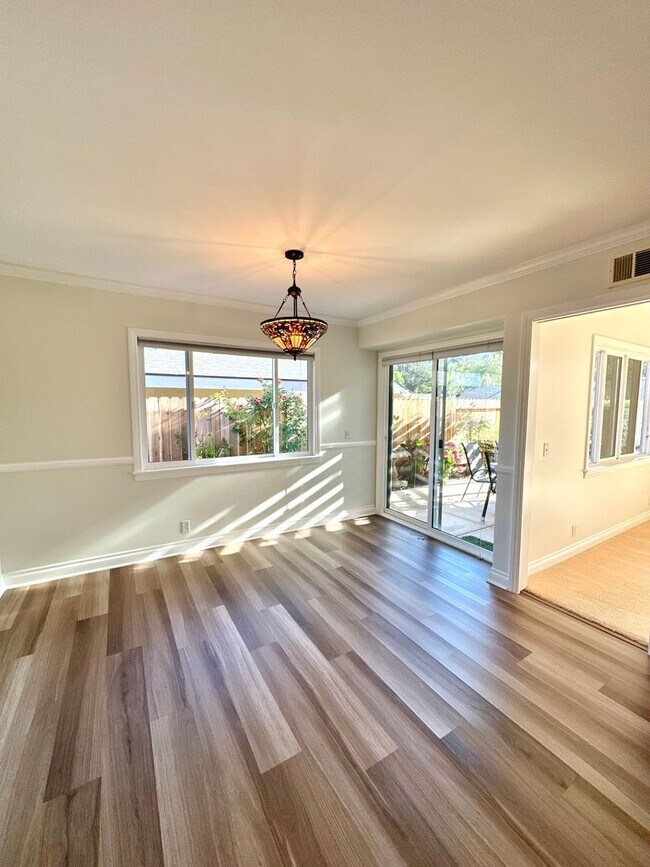 Foto del edificio - Updated Goleta Home Located in Desirable Santa Barbara Shores