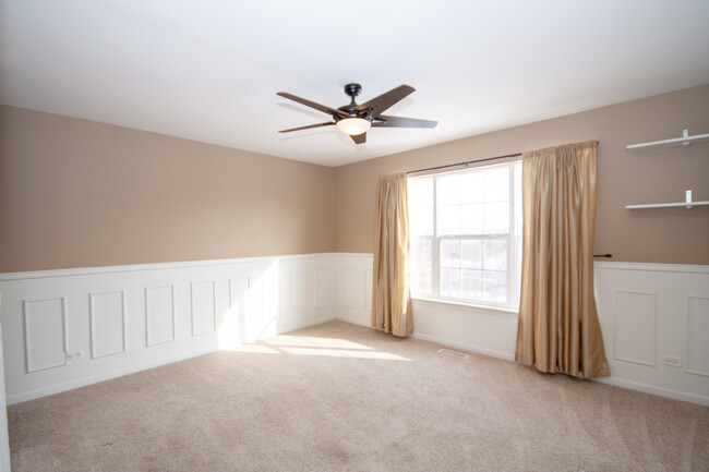 Building Photo - 1677 Deer Pointe Dr