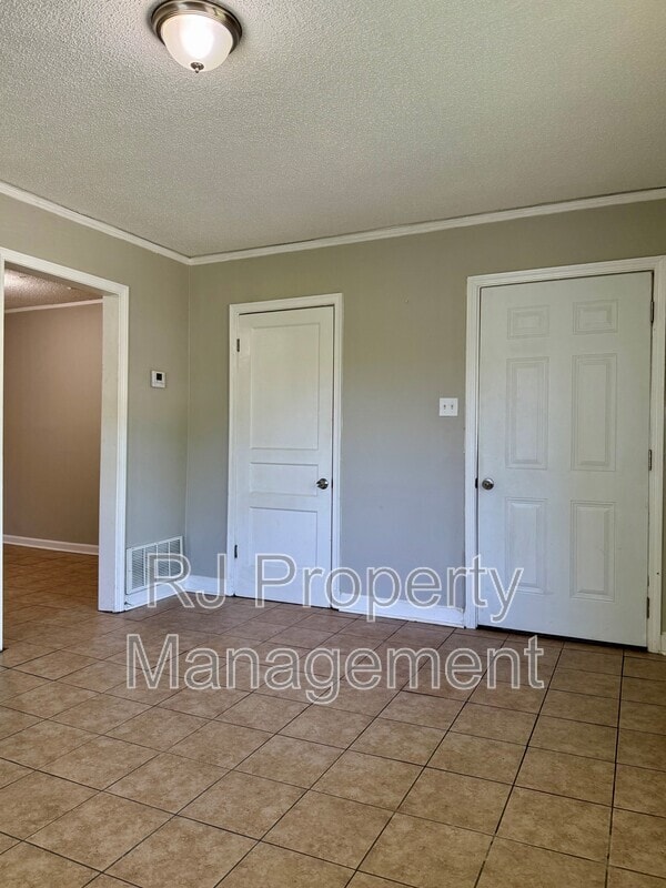 Building Photo - 3437 Farmville Rd