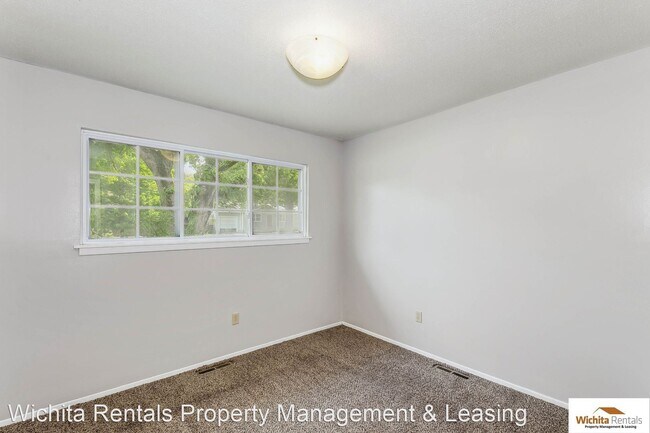 Building Photo - 3 br, 1 bath House - 1015 N. Elm