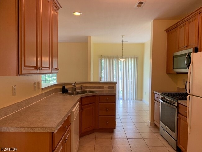 Foto del edificio - 51 Truman Ave