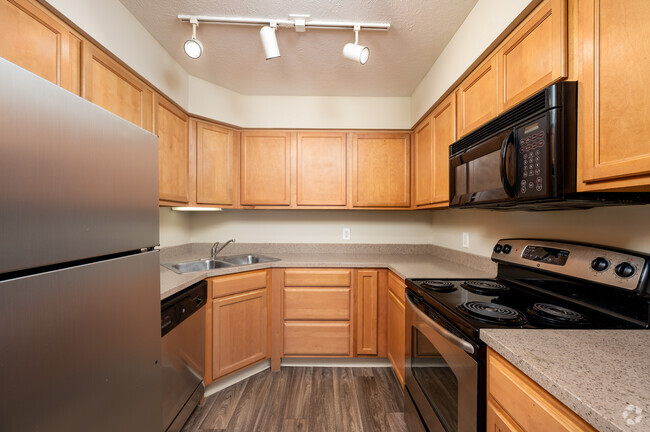 Red Oak - Kitchen - Oak Lake at Crooked Creek
