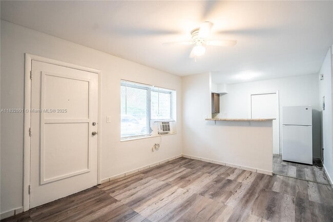 Building Photo - 260 Navarre Ave