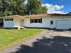 Building Photo - 822 N Hook Rd