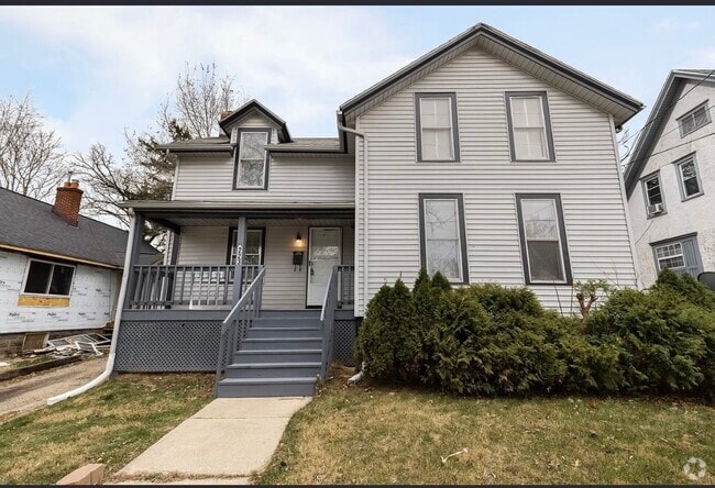 Building Photo - 223 Oakwood Ave