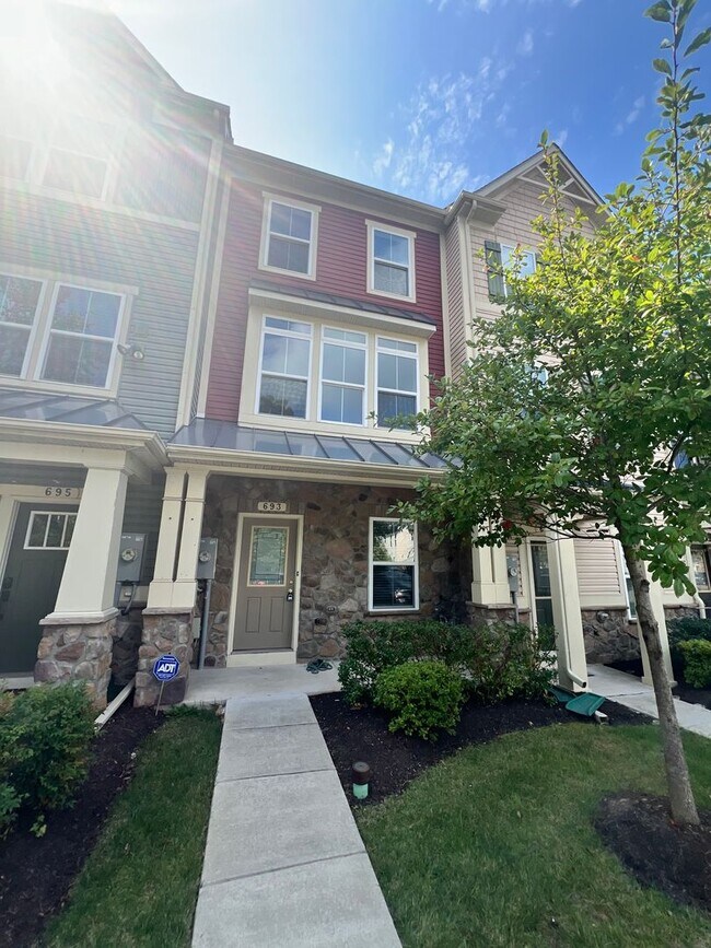 Foto del edificio - Lovely 3 BR/3 BA Townhome in Glen Burnie!