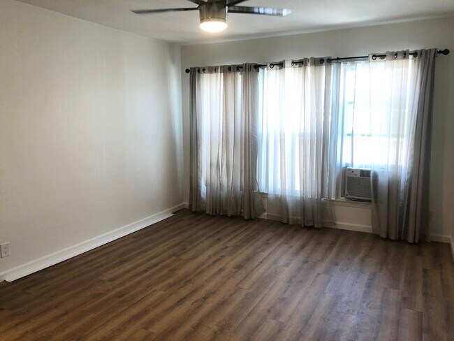 Living room - 1837 N Normandie Ave