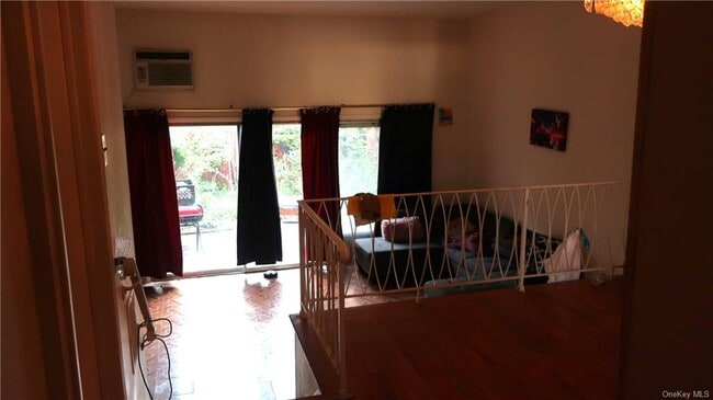 Foto del edificio - 13 McLaughlin Ave