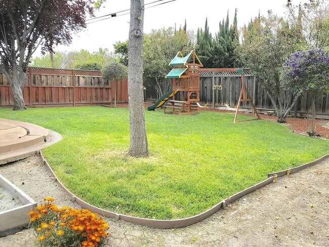 Building Photo - San Jose 2 Bedroom Home
