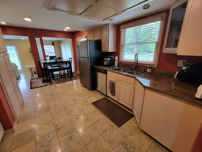 Foto del edificio - 2557 E Lynwood