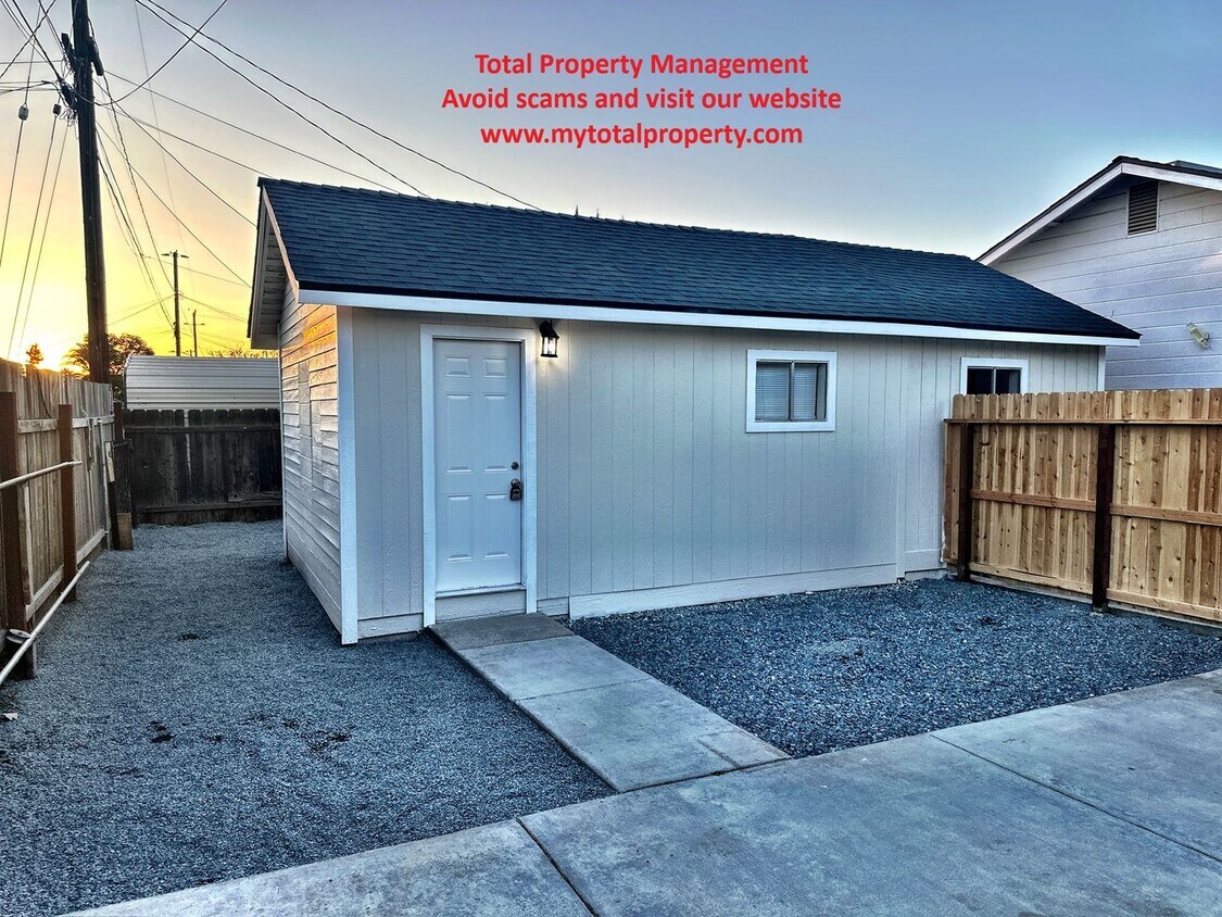 Primary Photo - 874-875- Visalia Rd.