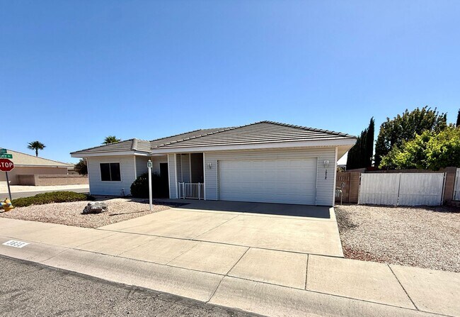 Foto del edificio - Corner Lot Legacy Ranch Home | 2 Bed + Office/Den | Walk to Walleck Ranch Park!