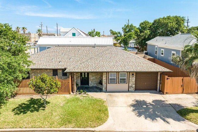 Foto del edificio - 803 Sealy Ave