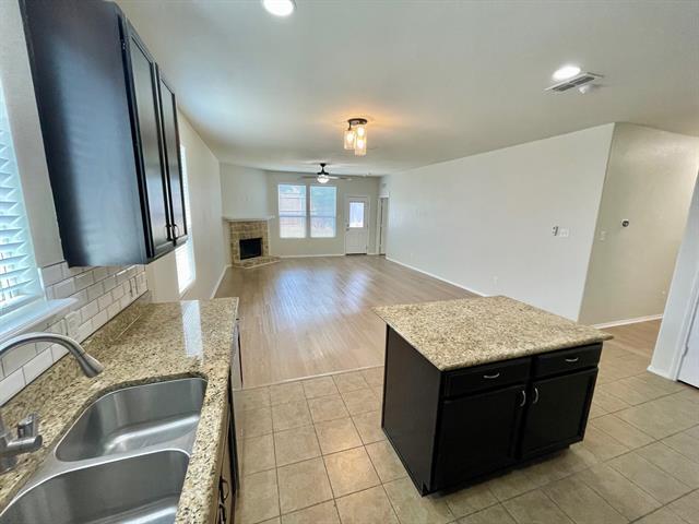 Foto del edificio - 3011 Whispering Pine Blvd