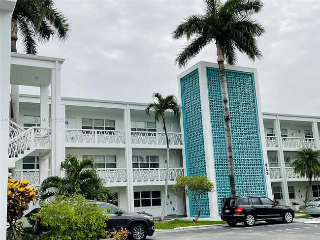 Foto del edificio - 419 Golden Isles Dr