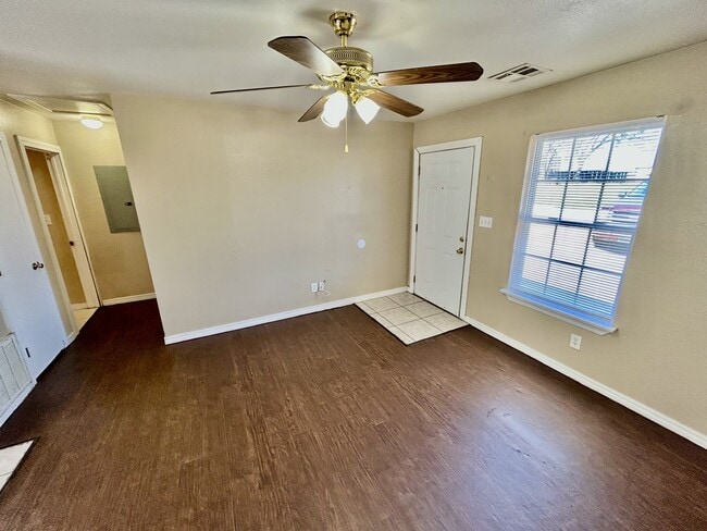 Building Photo - 218 E 14th St