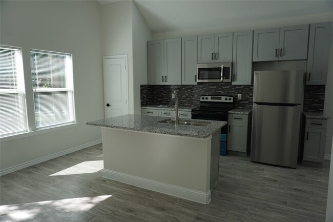 Building Photo - 9864 Arbor Oak
