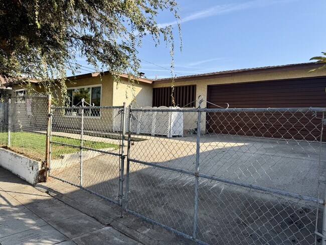 Foto del edificio - 14512 San Jose Ave