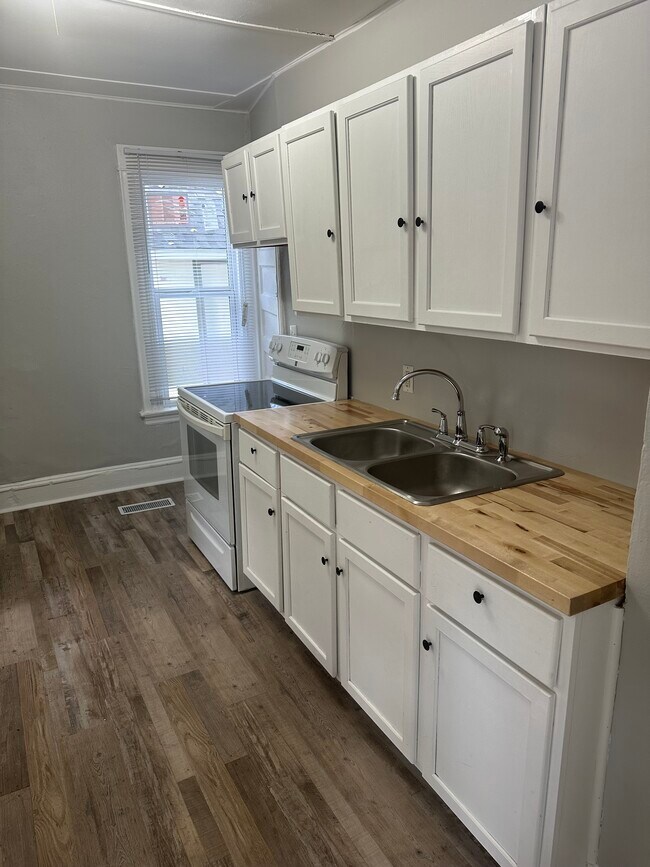 Foto del edificio - 2300 Madison St NE