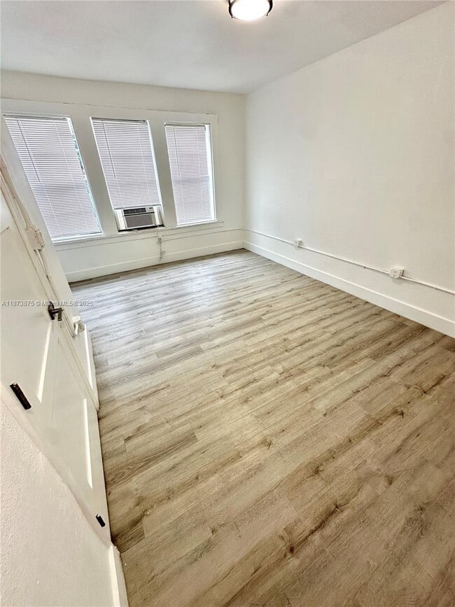 Foto del edificio - 967 SW 5th St