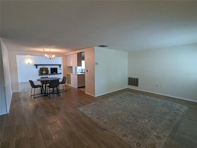 Foto del edificio - 4233 Hillsdale Dr
